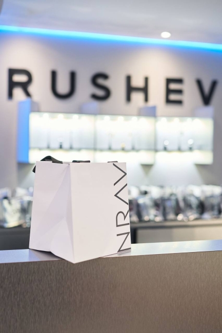 ISSI Spirits на презентации во флагманском магазине  RUSHEV